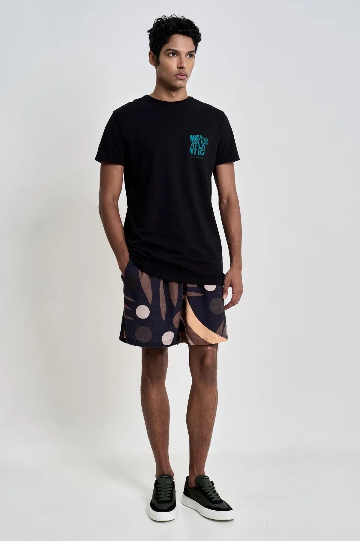 Camiseta Roots Preta