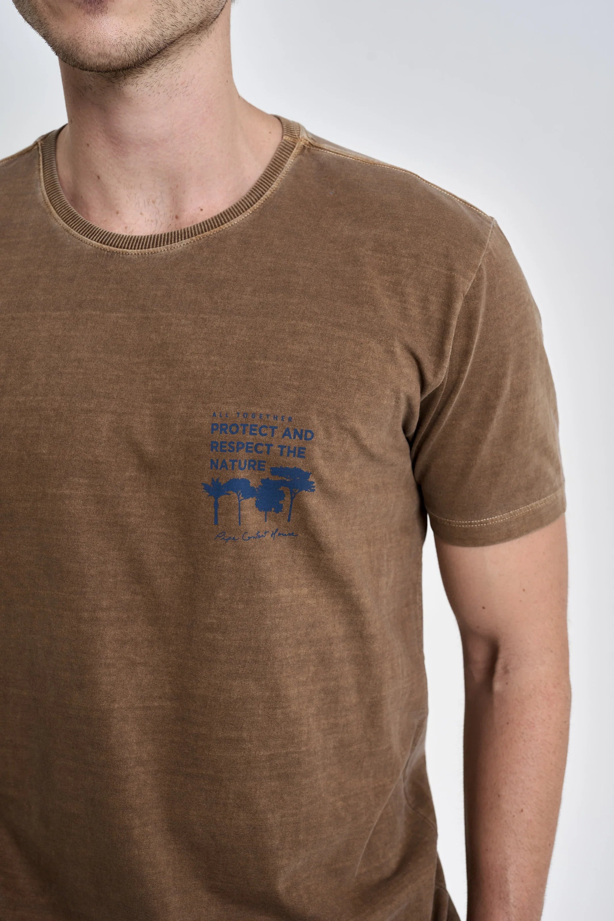 Camiseta Protect Marrom