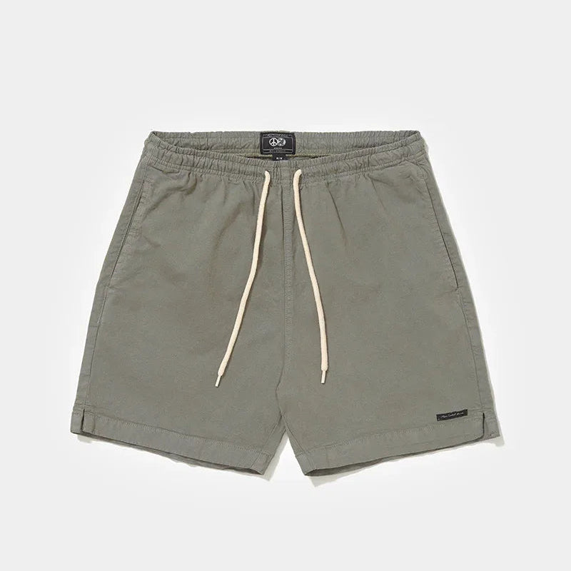 Shorts Spirituality Cinza de sarja 100% algodão, com cintura elástica, cordão ajustável bege e bolsos laterais.