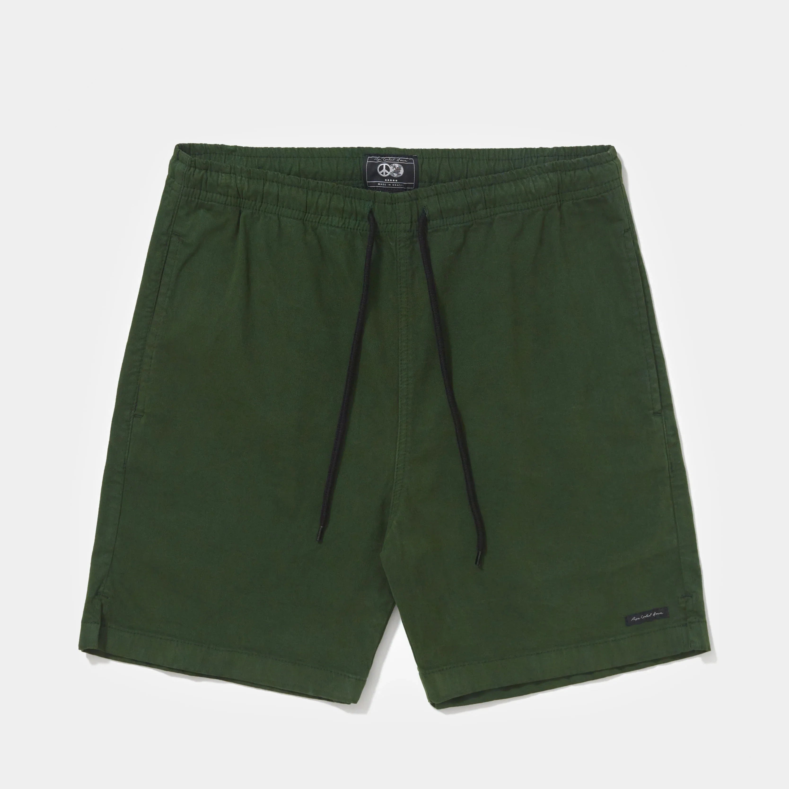 Shorts Spirituality Verde de sarja 100% algodão, com cintura elástica, cordão preto ajustável e bolsos laterais.
