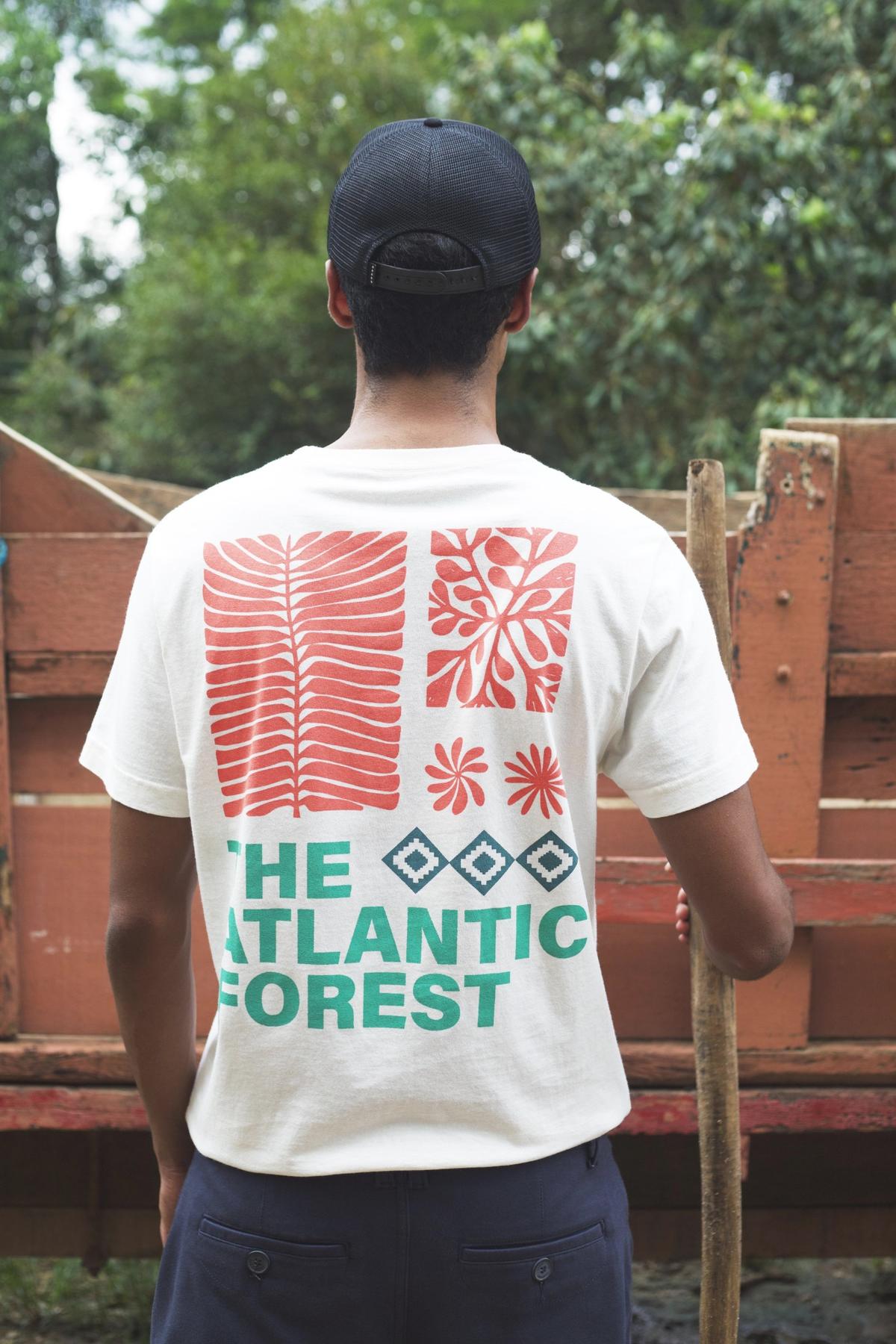 Camisetas e Camisas, até 30%